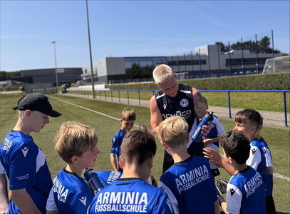 Cover Sommercamp am Trainingsgelände der Profis