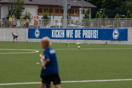 Cover Bambinicamp an der SchücoArena